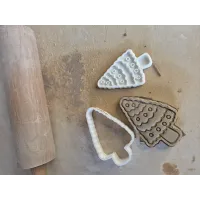Wycinak i Stempel do Gliny i Modeliny – Choinka | 9 × 6 cm | Zestaw 2 elementów Wycinak i Stempel do Gliny i Modeliny – Choinka | 9 × 6 cm | Zestaw 2 elementów