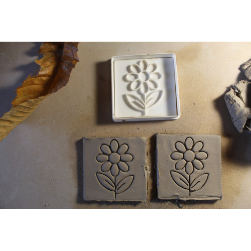 Wycinak do gliny / modeliny – kwadrat z kwiatowym wzorem