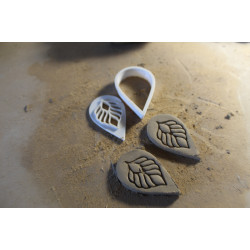 Wycinak do gliny / modeliny – łezka z motywem płomienia