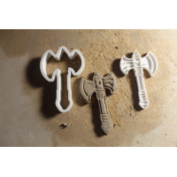 Wycinak + stempel do gliny / modeliny – topór bojowy (8 × 5 cm)