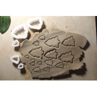 Zestaw 5 wycinaków do gliny / modeliny – choinki (różne rozmiary)