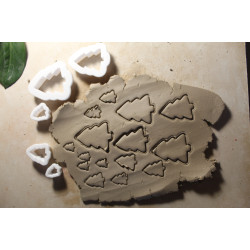 Zestaw 5 wycinaków do gliny / modeliny – choinki (różne rozmiary)