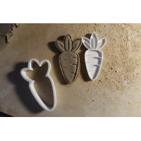 Wycinak + stempel do gliny / modeliny – marchewka (8 × 4,5 cm)