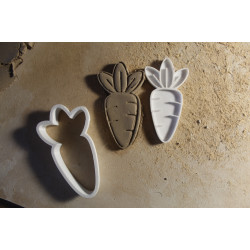 Wycinak + stempel do gliny / modeliny – marchewka (8 × 4,5 cm)
