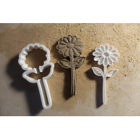 Wycinak + stempel do gliny / modeliny – kwiatek (wzór 2) (7,5 × 4 cm)