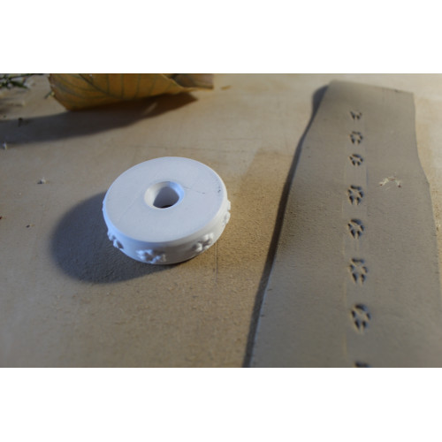 Wałek do gliny ze wzorem śladów wilka