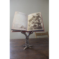 The Forbidden Book Holder – stojak na „zakazaną” książkę