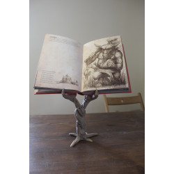 The Forbidden Book Holder – stojak na „zakazaną” książkę