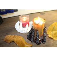 Świecznik – ręka zombi zaciskana na świecy