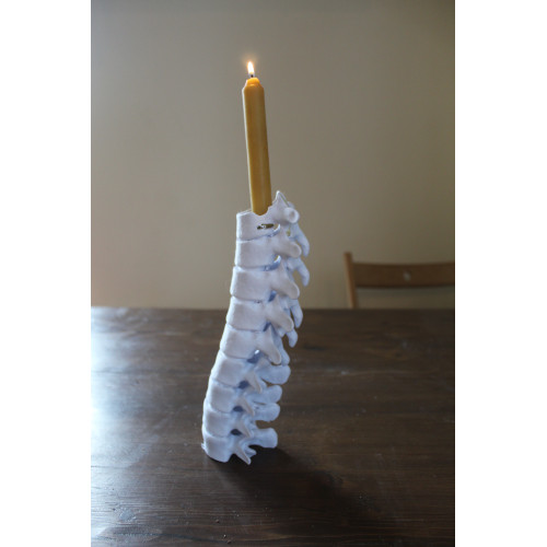 Świecznik stylizowany na kręgosłup duży – mroczny akcent do wyjątkowych wnętrz